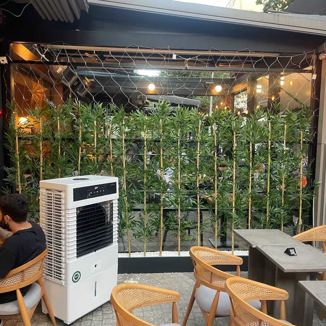 Vogs Coffee Yapay Bambu | Yapay Dikey Bahçe proje listesi kapak görseli